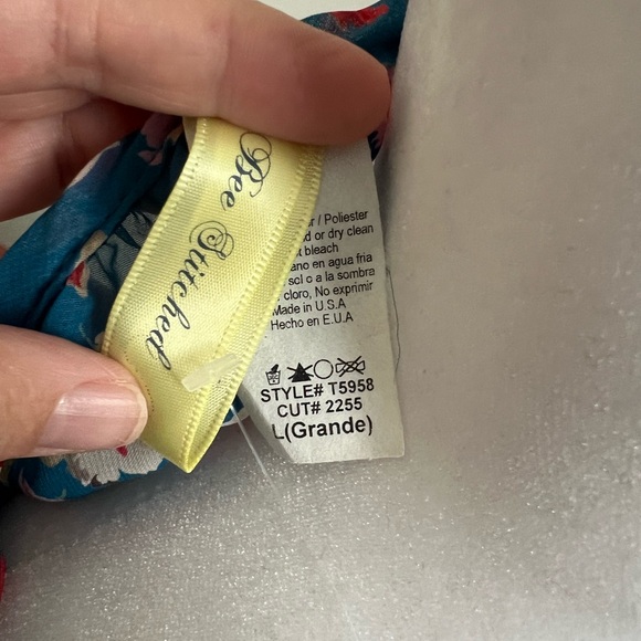 EUC Floral Blouse - Picture 3 of 3